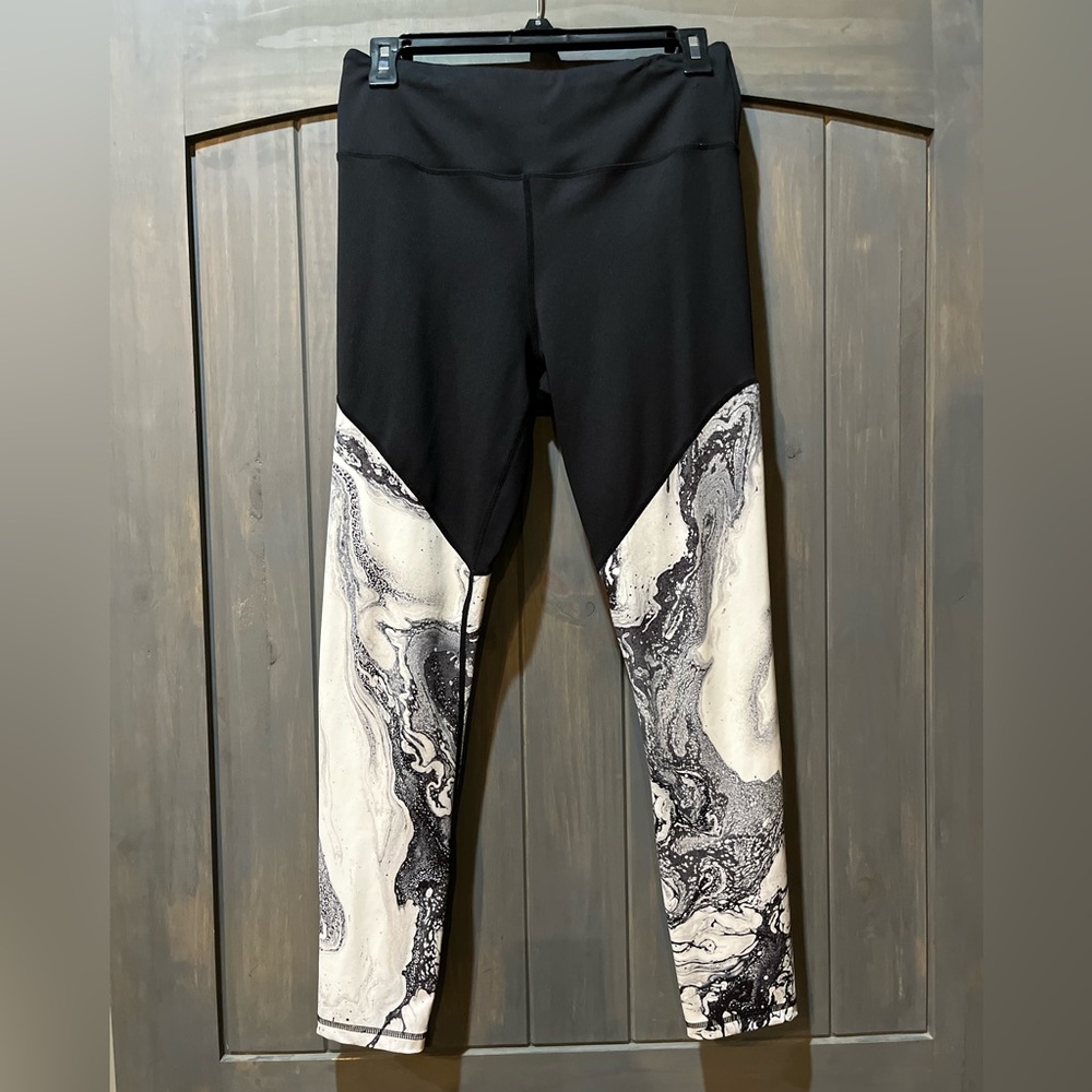 ZYIA size L workout pants.
